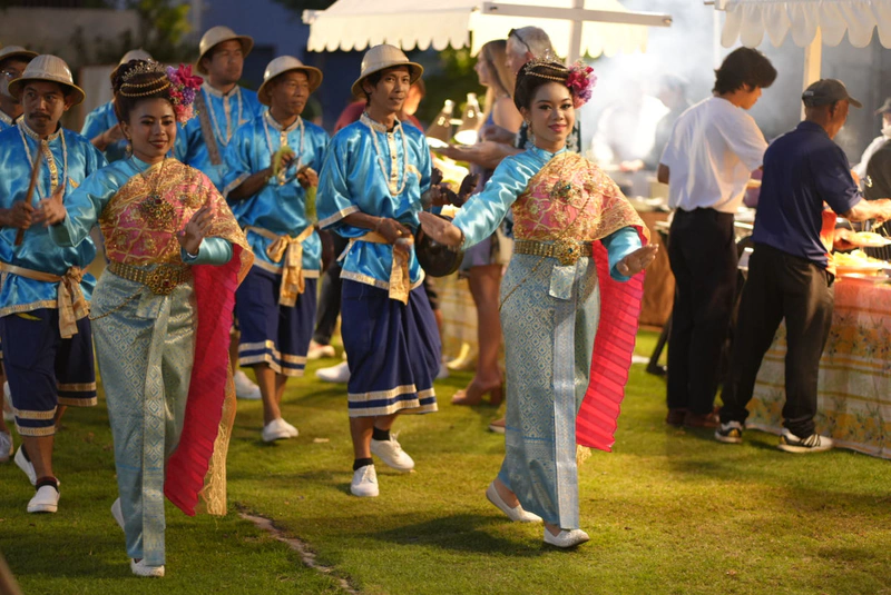 BUILD LASTING PROFESSIONAL RELATIONSHIPS